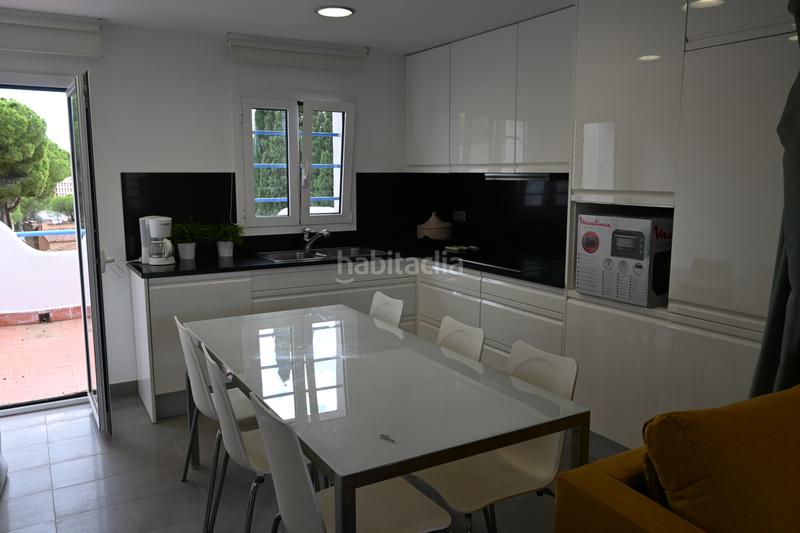 Foto 5c01f796-4965-4876-80d5-3279845e3c3d. Ático en carrer tarragona 31 Riells blau atico en Escala (L´)