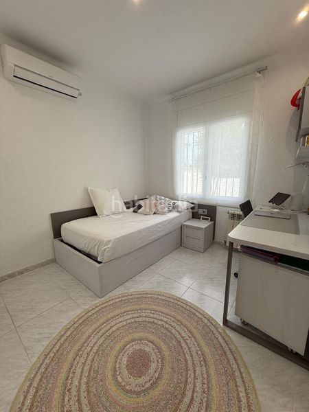 Foto b72a61cc-0932-461a-9748-f7b7c2a757d1. Casa a carrer vall d'aran 44 a Port - La Clota - Puig Sec Escala (L´)
