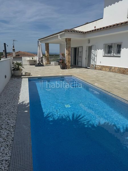 Foto cdf19aa2-6d22-4549-ad95-69742ba029e1. Casa a carrer vall d'aran 44 a Port - La Clota - Puig Sec Escala (L´)