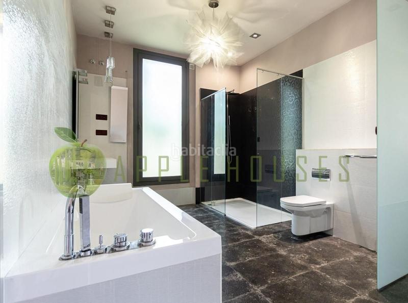 Foto 5e5bffce-4f39-498c-84c1-4b58f6b18ec9. Chalet exclusiva villa de estilo moderno y atemporal con vistas despejadas al mar en Sant Pere de Ribes