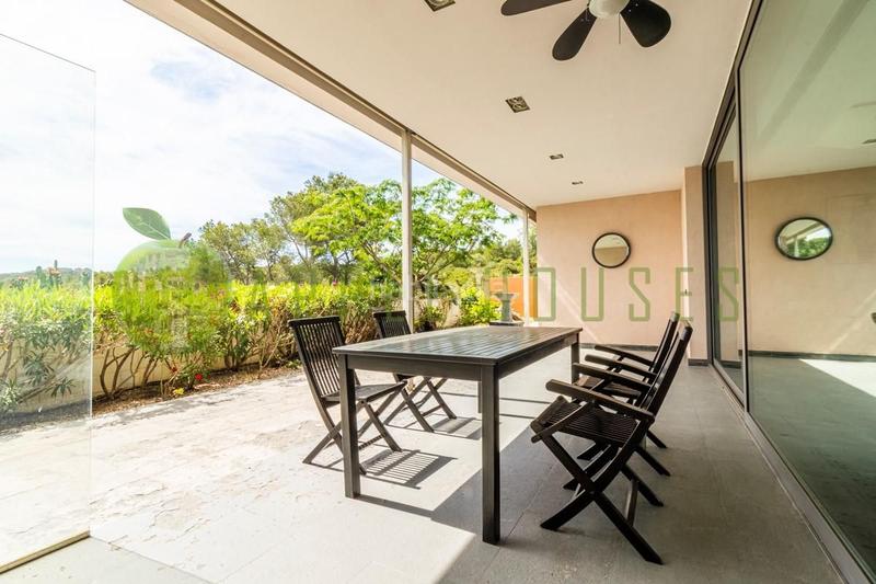 Foto 6636d9dd-2ea5-4091-89a0-a59d8c46c68b. Chalet exclusiva villa de estilo moderno y atemporal con vistas despejadas al mar en Sant Pere de Ribes