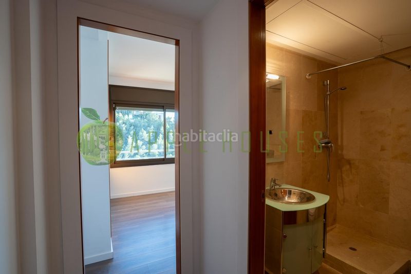 Foto c10b0dac-834e-4e5b-8fee-b230760301b9. Xalet amb aparcament piscina a Levantina - Montgavina - Quintmar Sitges