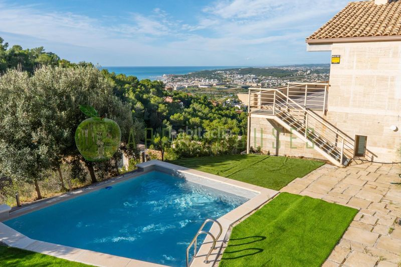 Foto db18a06e-62f5-4211-8abb-ec2d36621582. Xalet amb aparcament piscina a Levantina - Montgavina - Quintmar Sitges