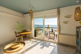 Pis  Calle del port d'alegre. Vivir frente al mediterrneo