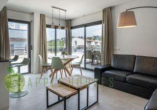 Attique à Vallpineda-Santa Bàrbara. Ático de obra nueva con impresionantes terraza y moderno interio