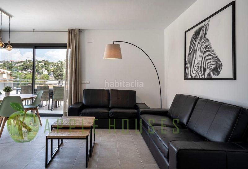 Foto a1c1bbcc-2dac-495a-b0bc-5b0854fe83e8. Àtic amb calefacció a Vallpineda-Santa Bàrbara Sitges