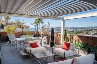 Maison  Carrer de la  creueta. Moderna villa con vistas al mar