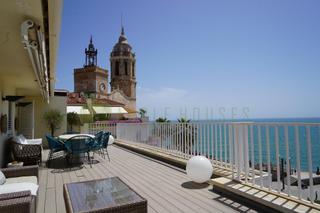 Attique  Paseo de la ribera. Ático en primera línea de mar en sitges