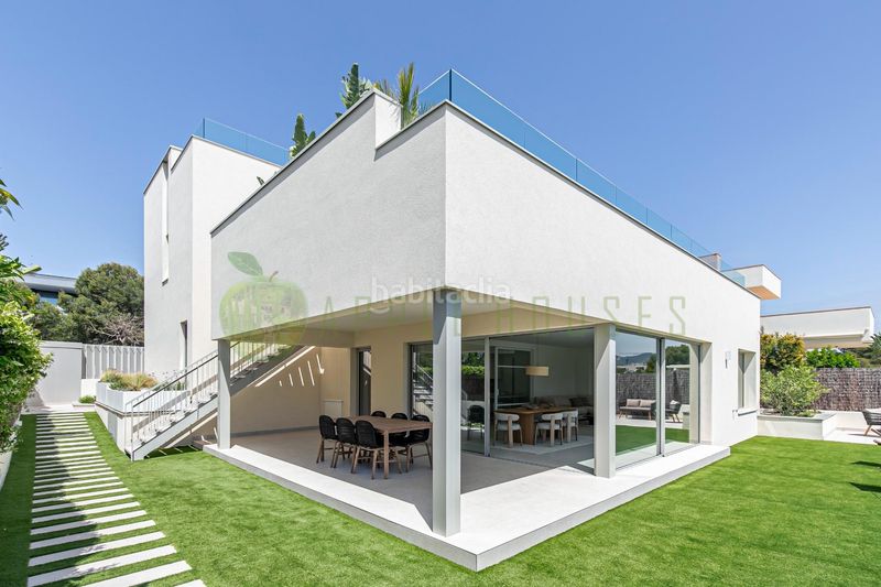 Foto 0e3560a0-cb3b-4235-b065-97ff454fdaf2. Casa amb calefacció aparcament piscina a Can Pei Sitges