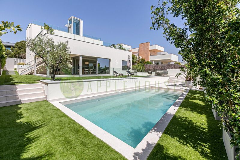 Foto a0880ca6-354f-4704-88c3-43353e42e383. Casa amb calefacció aparcament piscina a Can Pei Sitges