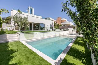 Casa  Carrer de margarida xirgu. Espectacular casa en venta en la plana