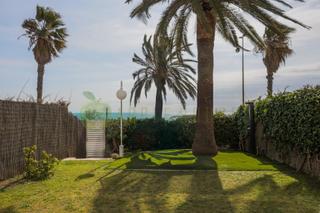Piano terra  Calle de socias. Exclusivo apartamento con jardín frente al mar en sitges