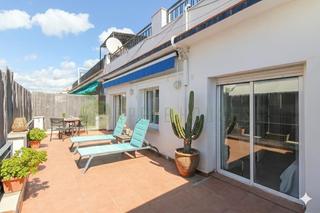 Attique à Centre. Atico con gran terraza en el centro de sitges