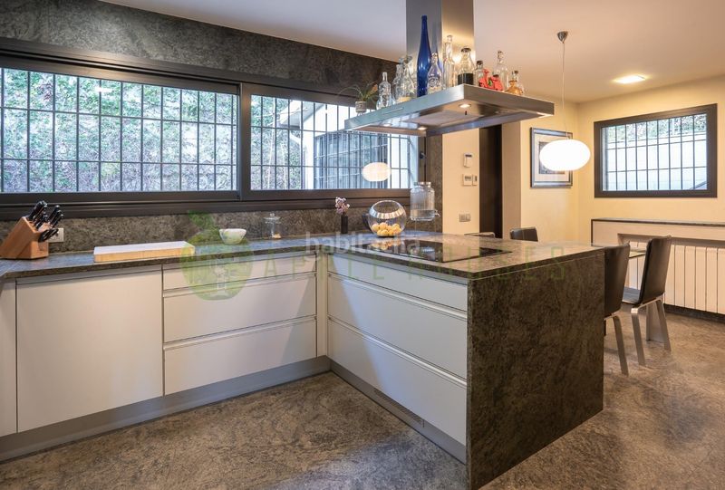 Foto 75abfa52-cdeb-45cb-9029-80c8ec8c8a5e. Casa amb calefacció aparcament a Premià de Dalt