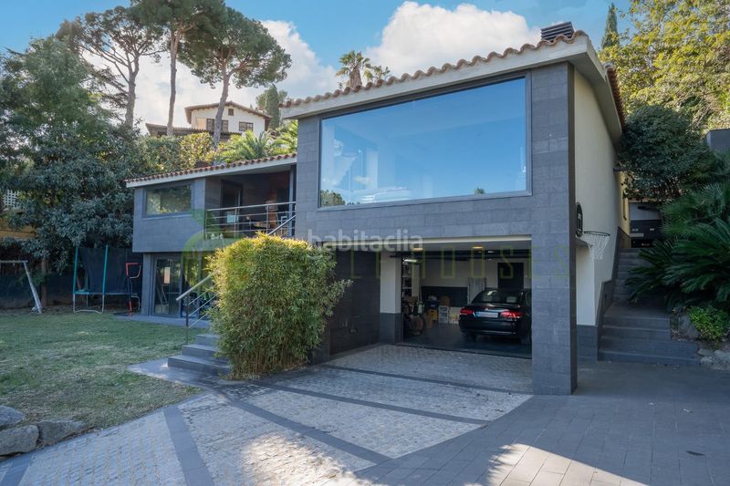 Foto cddae3eb-bb65-4417-9c78-e7be1ef58796. Casa amb calefacció aparcament a Premià de Dalt