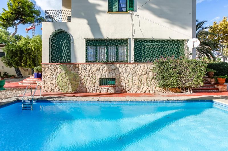 Foto 61419af1-0d2a-47b1-8a28-8a92efe1b9a2. Casa amb calefacció aparcament piscina a Can Girona - Terramar - Vinyet Sitges