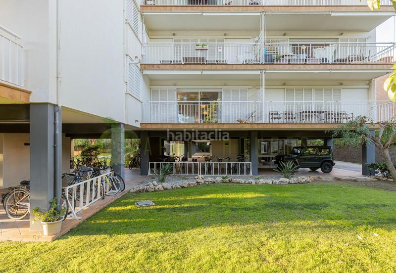 Foto f82ecb8f-9127-4e3c-87af-526fe2d82cbe. Pis amb calefacció aparcament piscina a Can Girona - Terramar - Vinyet Sitges