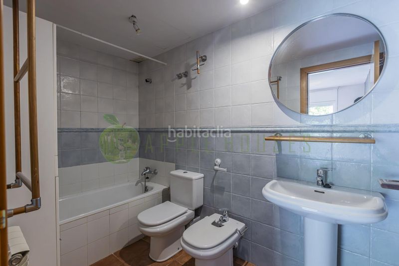 Foto 1158bdfb-f507-4135-83e9-1373a6f4c805. Casa adossada amb calefacció aparcament piscina a Sitges