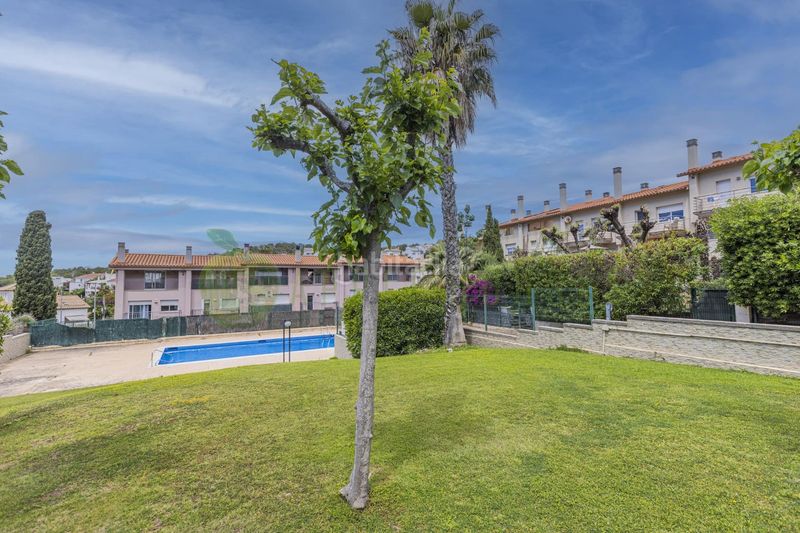 Foto 4a2478e8-f0ae-42b0-9970-bc252a56e20a. Casa adossada amb calefacció aparcament piscina a Sitges