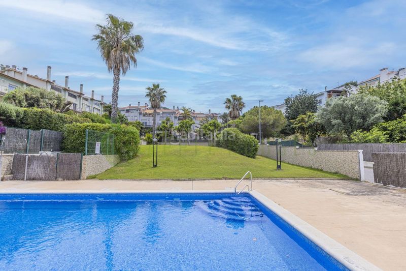 Foto e44545d9-7a0e-4403-ac46-3aaab6332869. Casa adossada amb calefacció aparcament piscina a Sitges