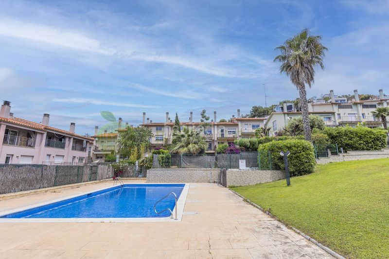 Foto eba53aa0-96d6-49cf-bf89-ea8320745b4f. Casa adossada amb calefacció aparcament piscina a Sitges