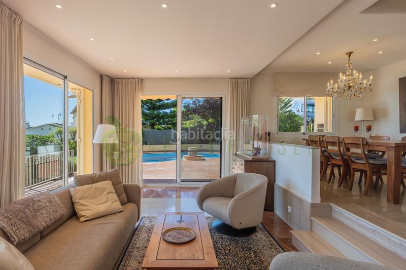 Foto 412b9137-f2b7-4053-9517-2771c3deec5b. Casa amb calefacció aparcament piscina a Vallpineda-Santa Bàrbara Sitges