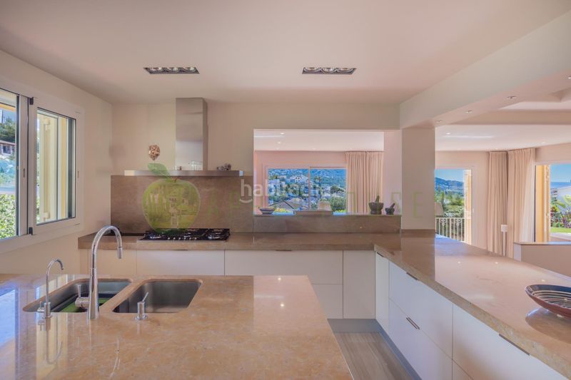 Foto 562f8e7a-43e9-4715-8f7b-d00a2e441cf8. Casa amb calefacció aparcament piscina a Vallpineda-Santa Bàrbara Sitges