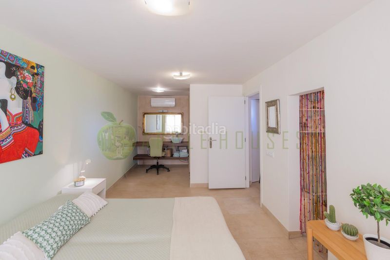 Foto 8afd0a9a-27d7-48b6-9a22-4bf99355ad8a. Casa amb calefacció aparcament piscina a Vallpineda-Santa Bàrbara Sitges