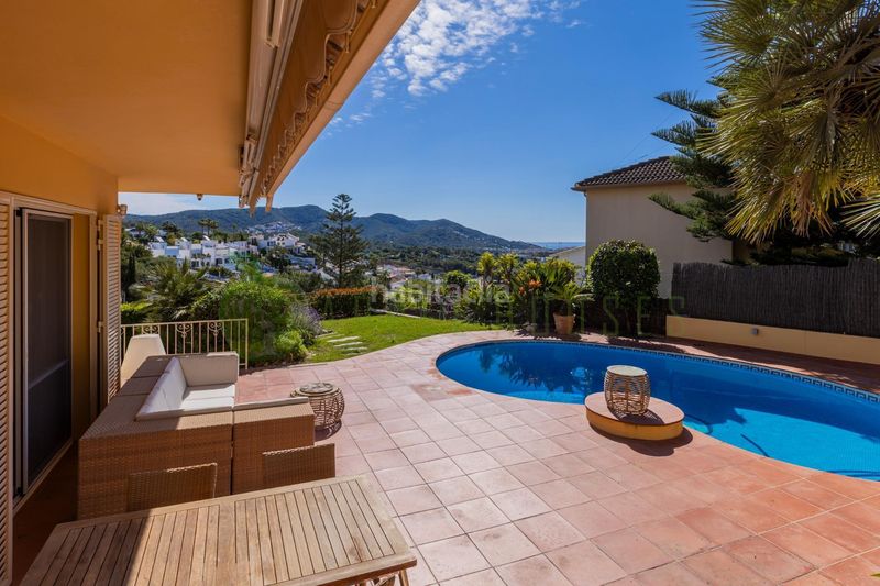 Foto 9574e181-f13d-47fc-955a-73b5133f0a7c. Casa amb calefacció aparcament piscina a Vallpineda-Santa Bàrbara Sitges