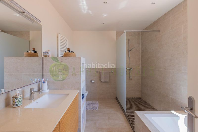 Foto b1a9da57-ff2e-480d-9d63-1c4f0ee85c1a. Casa amb calefacció aparcament piscina a Vallpineda-Santa Bàrbara Sitges