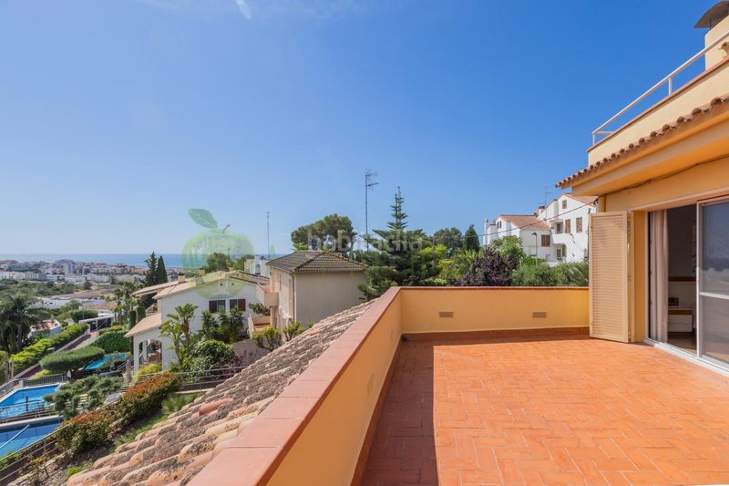 Foto b607fb3d-eff1-4927-8b86-41fb1d5bd7e8. Casa amb calefacció aparcament piscina a Vallpineda-Santa Bàrbara Sitges