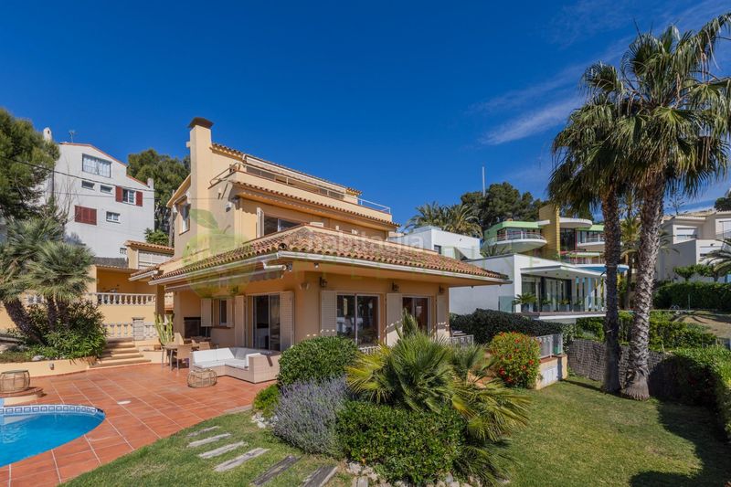 Foto e1fee66f-4ef2-4af2-8e98-a11e87f08c69. Casa amb calefacció aparcament piscina a Vallpineda-Santa Bàrbara Sitges