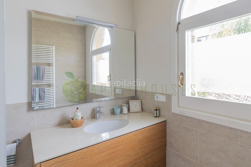 Foto fb2d94bd-3a77-4ce5-b59c-948b6733e86d. Casa amb calefacció aparcament piscina a Vallpineda-Santa Bàrbara Sitges