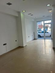 Locale commerciale in Avenida de Barcelona 9