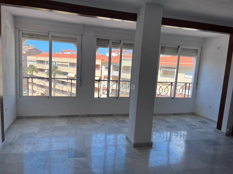 Foto 38e229b6-ef70-40d7-84a2-3830a3d6c7e3. Casa aparellada a calle cuesta godoy 17b a Velilla - Velilla Taramay Almuñécar