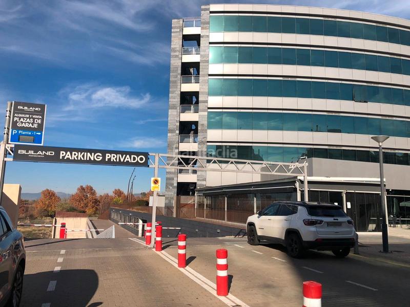 Foto 5bb0c8e8-2e99-496f-876d-6ec0f8394c85. Parking voiture dans Parque Lagos Granada