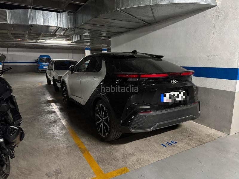 Foto c2b412b7-495b-45c8-b69f-33c528e37045. Parking voiture dans Parque Lagos Granada