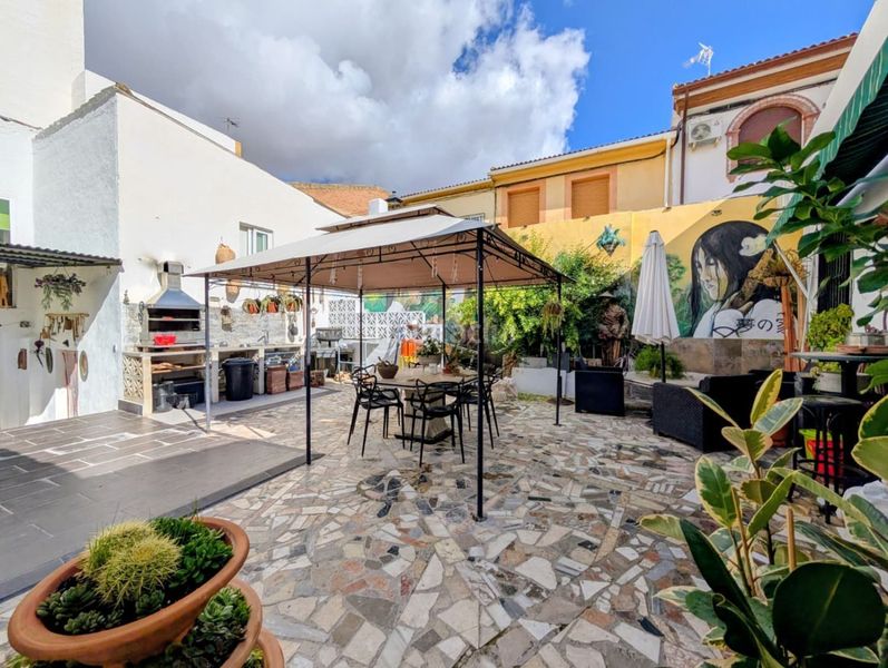 Foto e4d8b5bc-dff0-4325-a7f3-b4f51d12660f. Casa aparellada a calle príncipe 2 a Salar