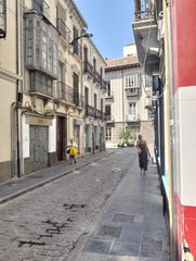 Lloguer Aparcament cotxe a Calle puente de castañeda 5. Alquiler de plazas de garaje en pleno centro de granada.