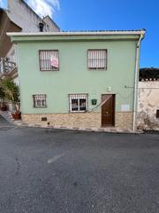 Casa a Calle granada 18. Venta de magnífica casa en montillana.