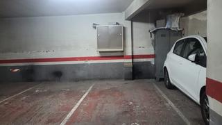 Parking coche en Collblanc. Plaza de parking de 12m para coche mediano en collblanc