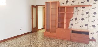 Pis  Carrer progr�s. �luminoso piso de 3 habitaciones en collblanc, a 5 minutos del m