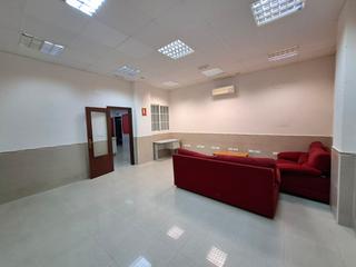 Lloguer Local Comercial a Calle luis braille 8. Oportunidad local