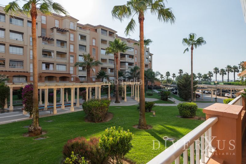 Foto 3d25d468-7f29-40b6-87bc-7c7eed21abd2. Apartament a avenida de los cisnes 38 a Isla Canela Ayamonte