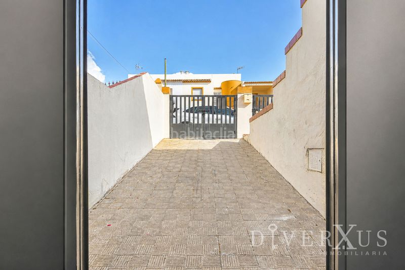 Foto 4ea30048-0866-4dff-880c-83365402de74. Casa adossada amb xemeneia a Ayamonte ciudad Ayamonte