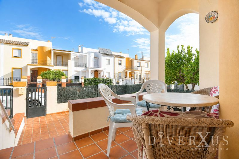 Foto e3d71cea-b6f8-4441-a772-cea648ffa1bb. Casa adossada amb xemeneia a Ayamonte ciudad Ayamonte