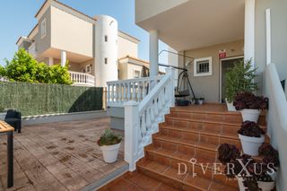 Casa pareada en Ayamonte ciudad. Oportunidad casa independiente