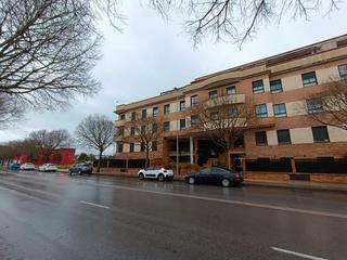 Location Appartement  Avenida manuel rojas torres 94. Piso de tres dormitorios con garaje junto a centro comercial de