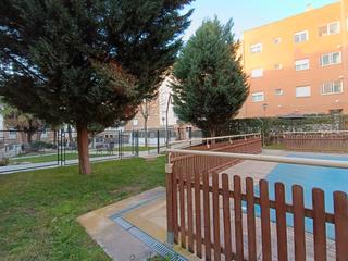 Affitto Piccolo appartamento in Calle enrique sánchez de león 27. Apartamento con piscina y plaza de garaje en ronda sur