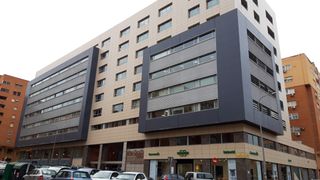 Lloguer Aparcament cotxe en Calle luis �lvarez lencero 2e. Plaza de garaje en edificio eurodom (jefatura de tr�fico)